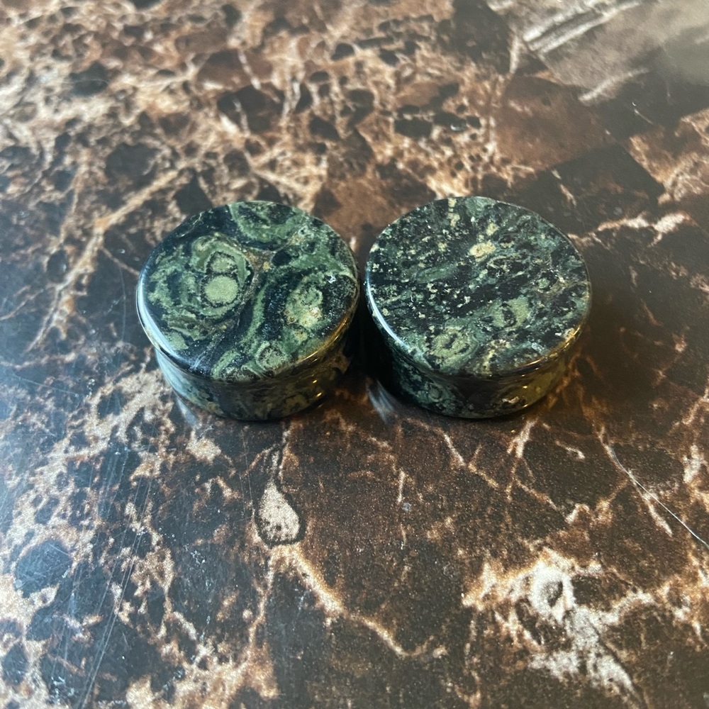 1in stone plugs gauges green stone super pretty
